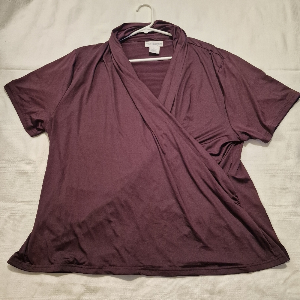 The Paragon womens 3X burgundy wrap short sleeve shirt VGUC
